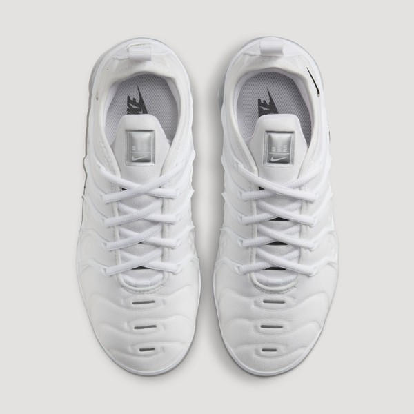 Nike chrome vapormax sales